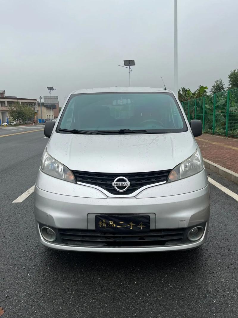 郑州日产面包车7座(郑州日产面包车7座价格表图片大全)