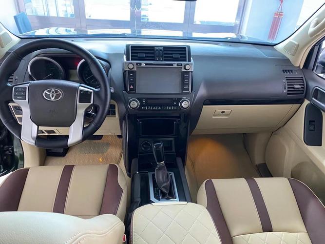 霸道2700内饰图片(霸道2700车型详解)