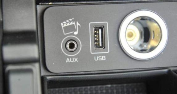 音响上面的aux接口是什么口,音箱后面的aux接口