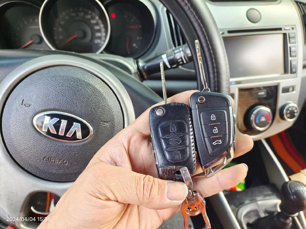 起亚福瑞迪2011款遥控器钥匙换电池,起亚福瑞迪老款钥匙