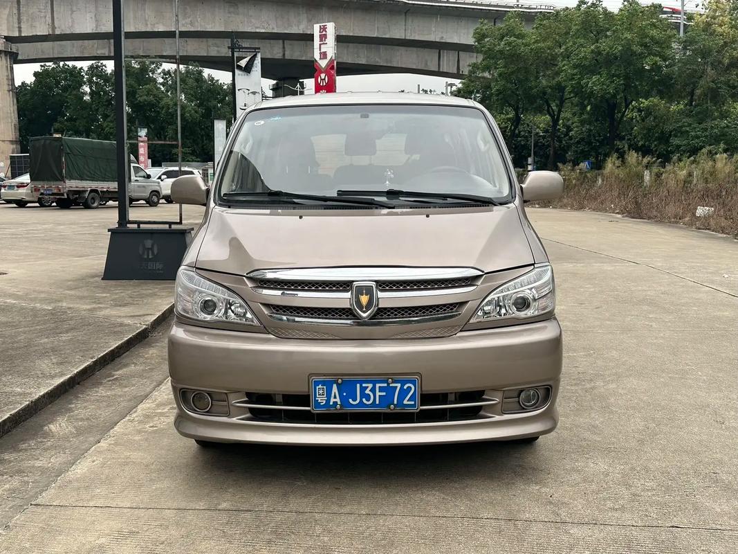 华晨金杯阁瑞斯mpv7座车型(汽车华晨金杯阁瑞斯多少钱一台)