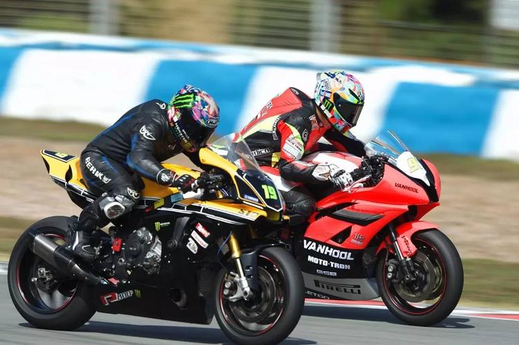 zic摩托车赛(摩托车赛视频)