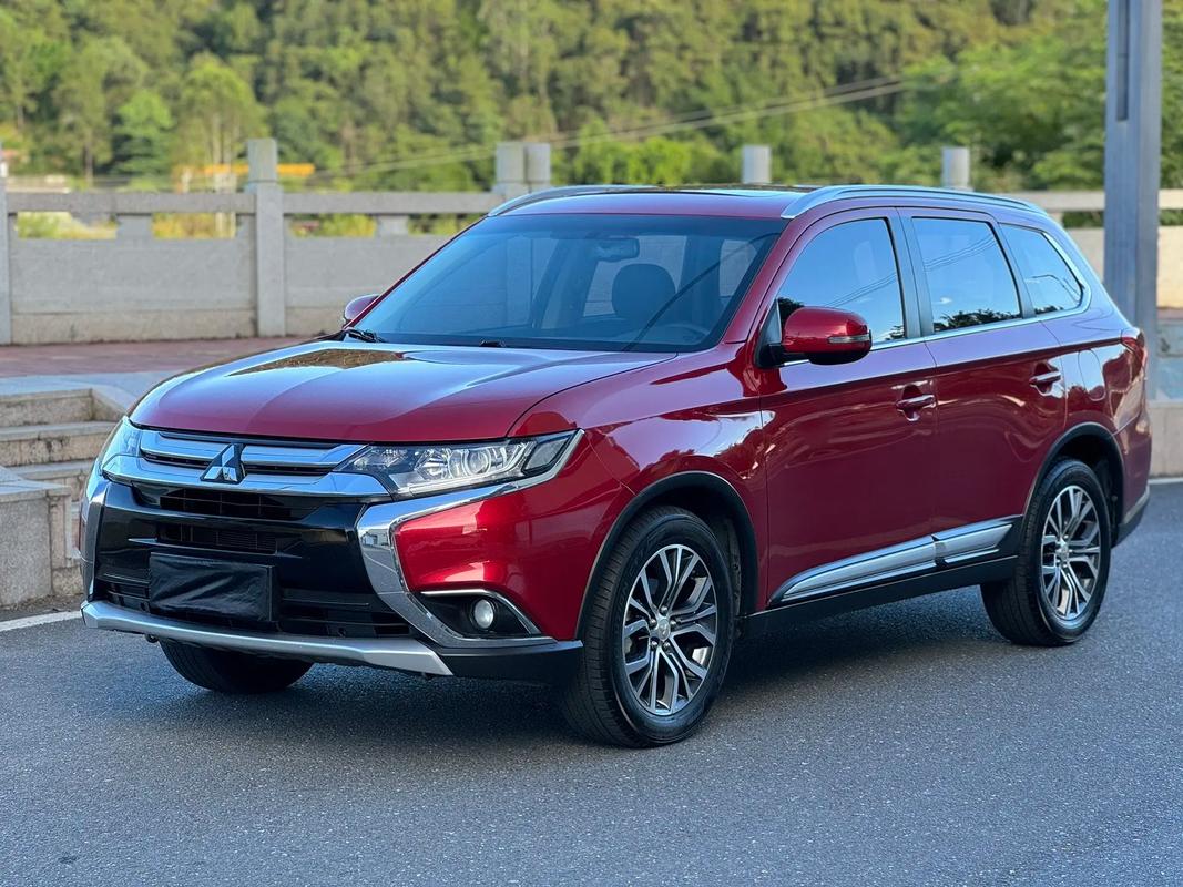 【三菱欧蓝德安全性有多强,三菱欧蓝德碰撞测试安全系数高吗】