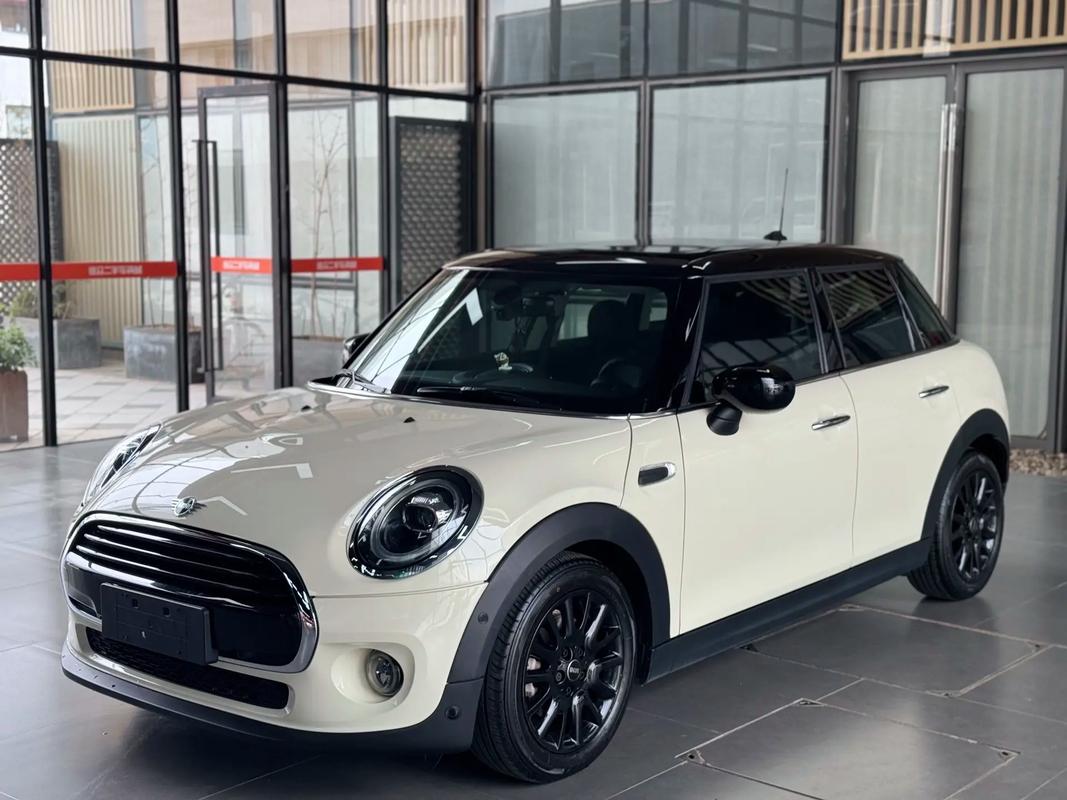 宝马minicooper女人 宝马mini2020款女款