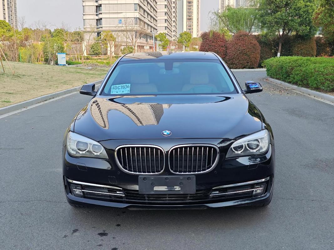 【2013年宝马730值多少钱现在,13年的宝马730值得买吗】