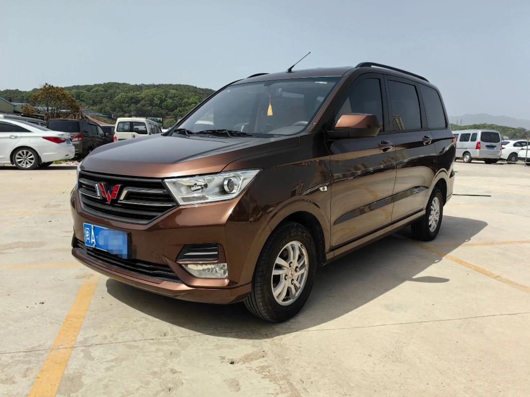 五菱宏光s新款7座多少钱一辆,五菱宏光s七座2020新车多少钱