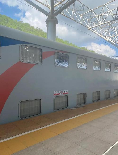 d10次列车,y762次列车