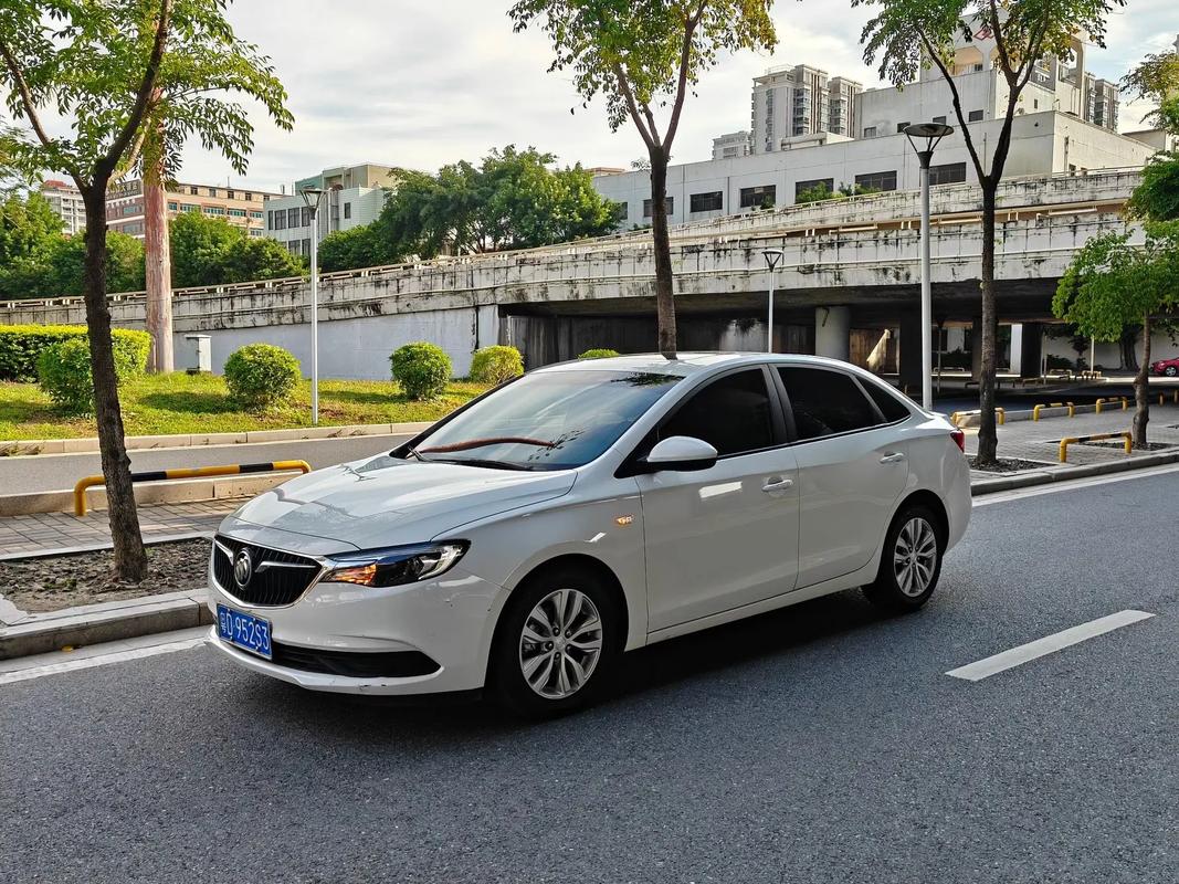 别克英朗两厢多长,21款别克英朗多长