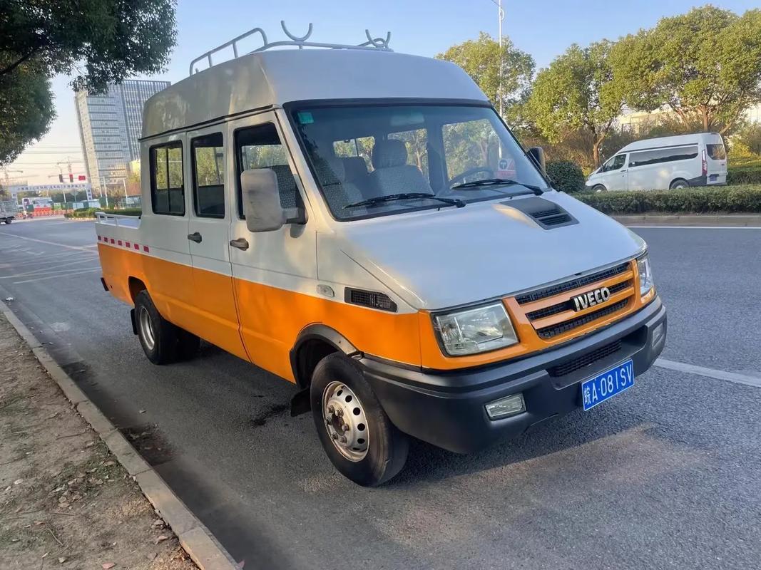 【依维柯工程车价格6座蓝牌,依维柯7座工程车】