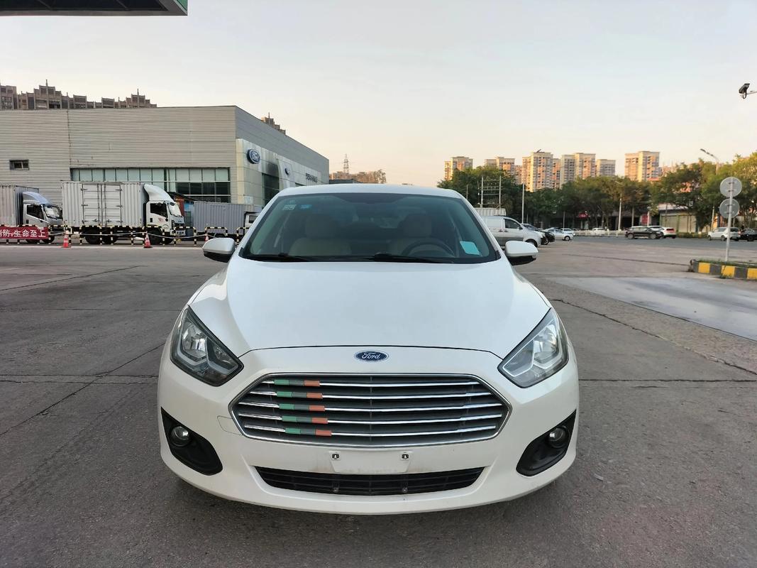 福特福睿斯价格及图片,福特福睿斯2021新款汽车之家