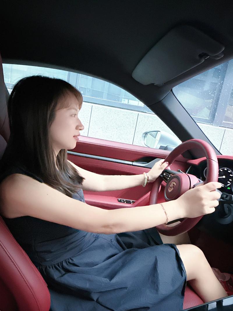 【家里开保时捷算有钱吗,家里开保时捷的女生】