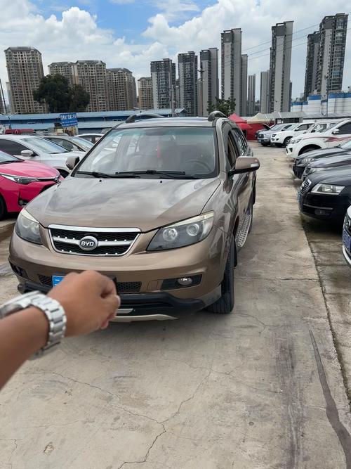 【12年的比亚迪s6能卖多少钱,12年比亚迪s6图片】